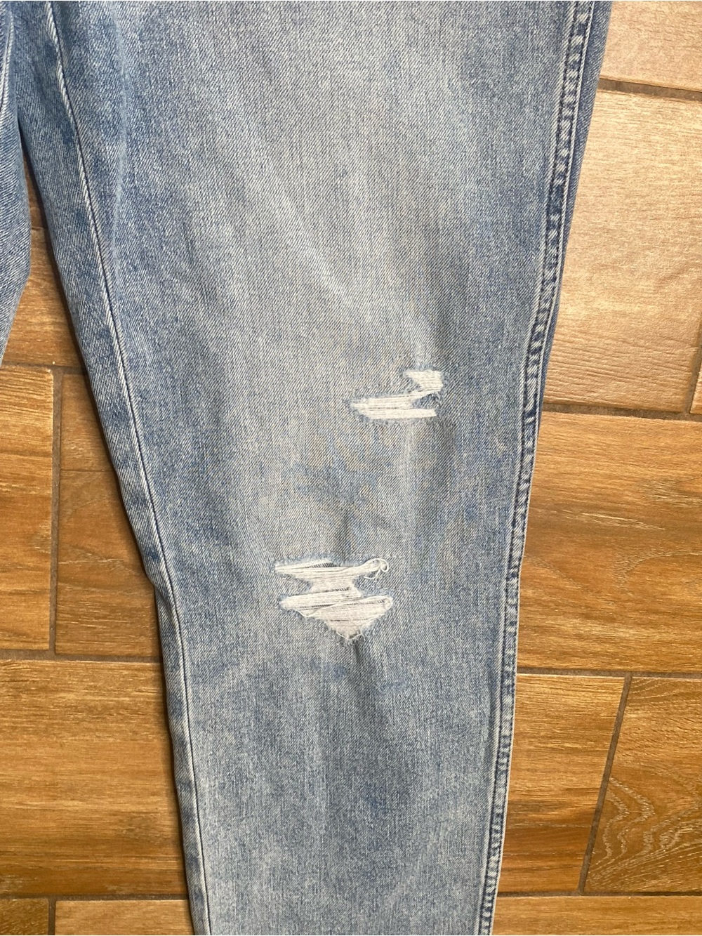 White House Black Market 8 Distressed Crop Jeans - Picture 3 of 11